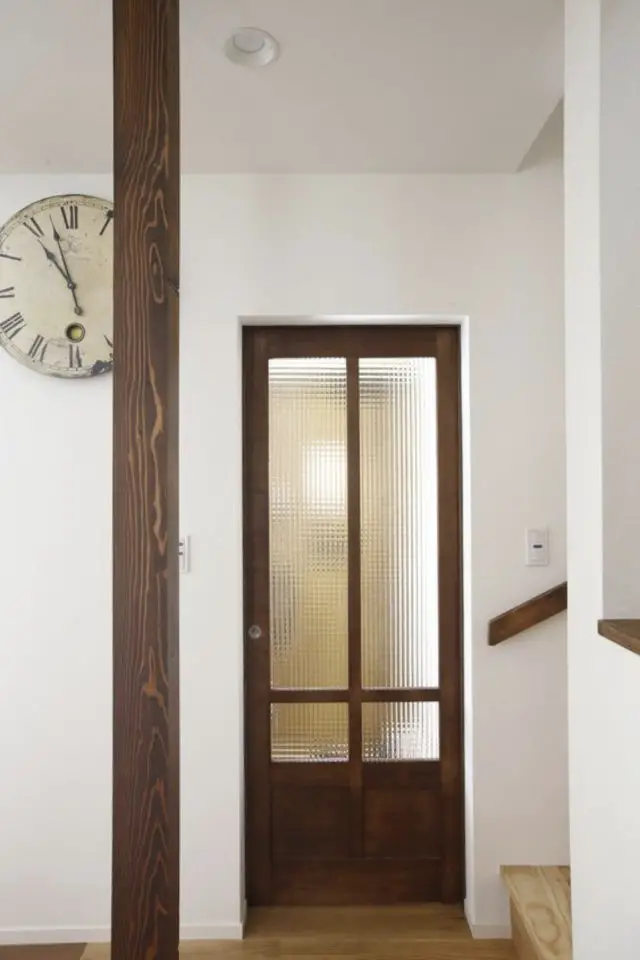 porte vitree interieure moderne exemple bois verre couloir intimité simplicité
