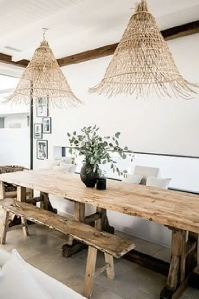 salle a manger style beach house exemples grande table en bois suspension naturelle