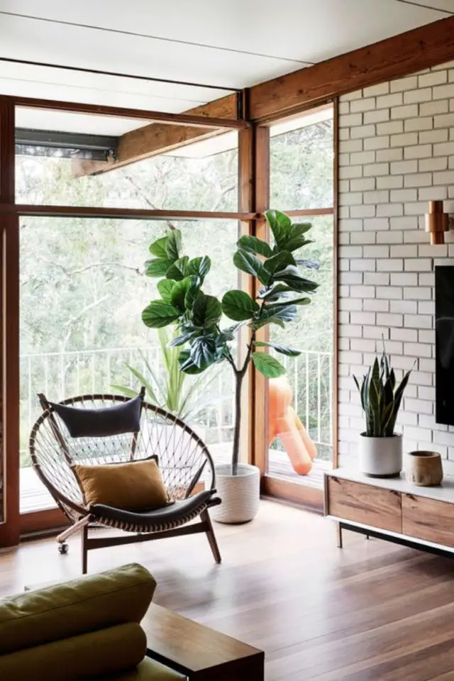 salon sejour vintage exemple style mid century modern bois brique blanche grande baie vitrée