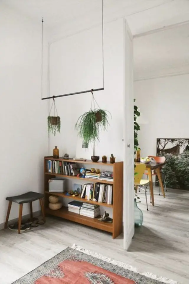 solution deco petit logement 4solution deco petit logement meubler angle coin petite pièce bibliothèque basse suspension plantes