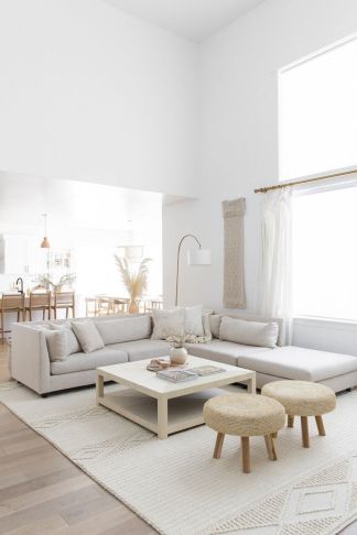 decoration minimaliste salon indispensables ambiance lumineuse grand salon canapé angle gris