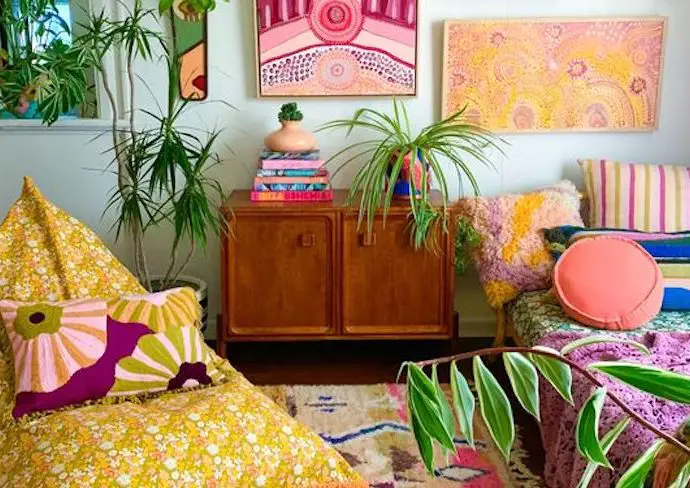 exemple decoration chambre multicolore jaune bleu rose vert motif uni bonne humeur