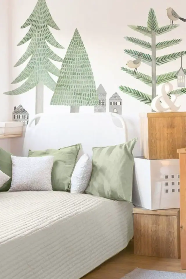 fresque murale chambre enfant exemple décor dessin forêt blanc vert simple