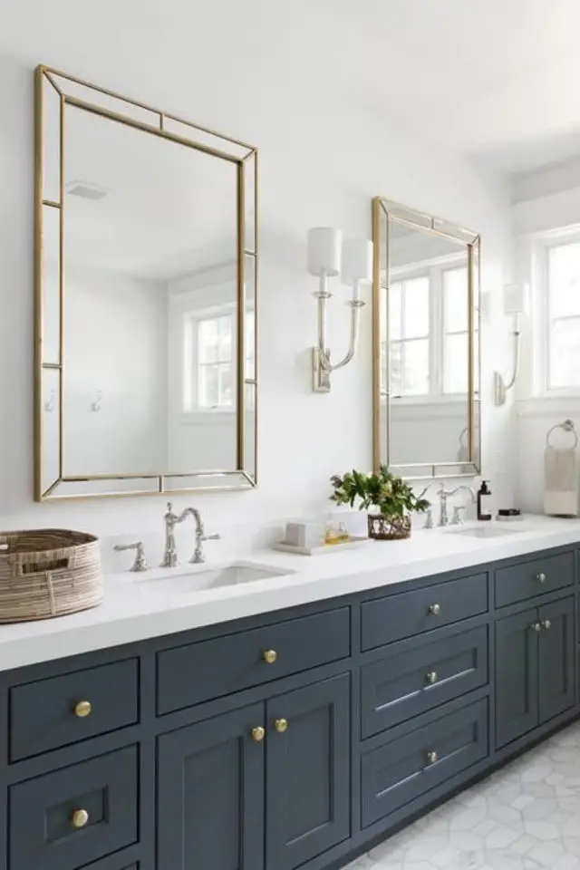 salle de bain moderne double miroir classique chic encadrement laiton