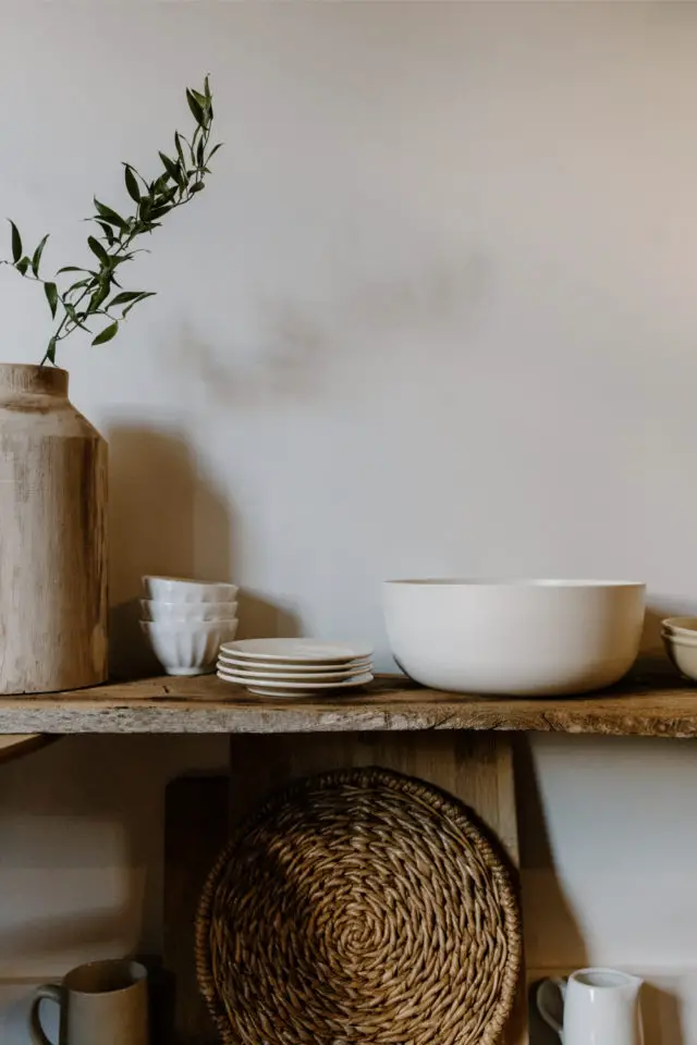 decoration moderne slow living exemple décorer au dessus console vase vaisselle