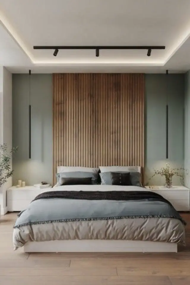 exemple mur tasseaux bois moderne chambre parentale tête de lit associer vert sauge