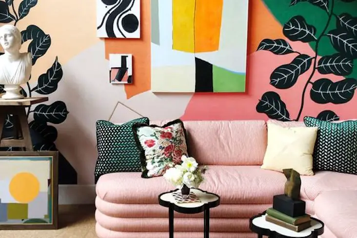 petit logement multicolore exemple idée décoration accessoire meuble décor mural