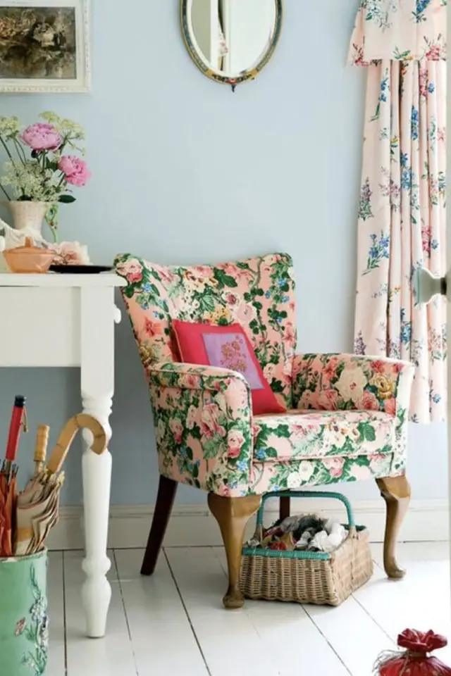 fauteuil motif original exemple fleur verte et rose vintage shabby