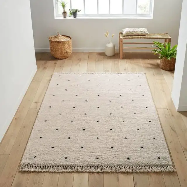 promo deco mobilier la redoute tapis berbère blanc écru à pois noir moderne et pas cher