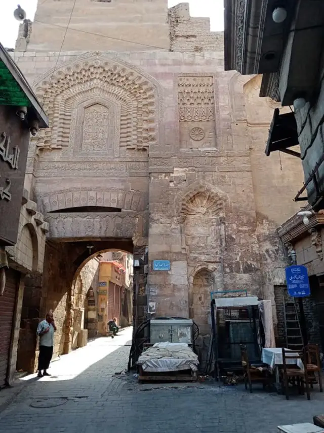 visite souk caire egypte passage ruelle architecture pierre