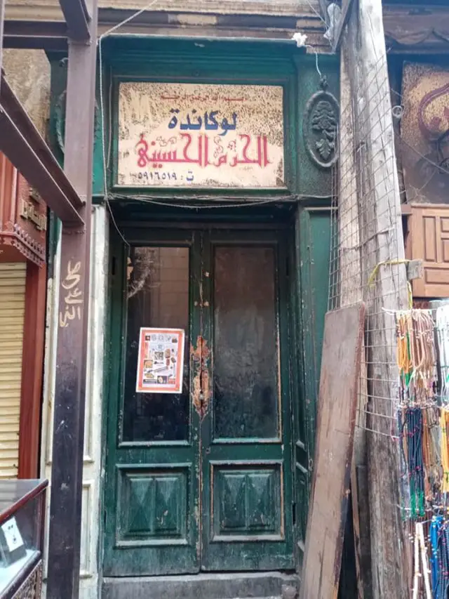 visite souk caire egypte porte d'une jolie boutique ancienne