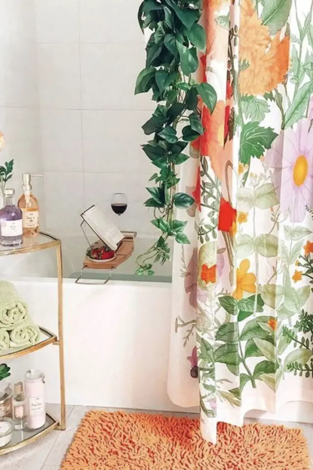 decoration motif floral couleurs rideau de douche salle de bain féminine et moderne
