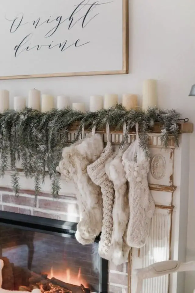 decoration noel bougies exemple cheminée chaussette branche de sapin