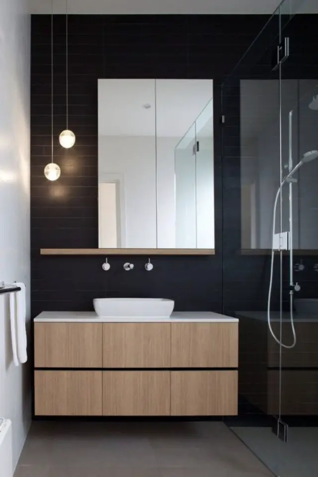 salle de bain masculine exemple petit espace noir peinture meuble vasque bois douche
