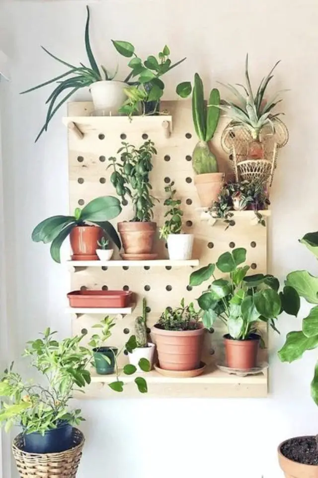 exemple plante verte teletravail décoration murale pegboard bois