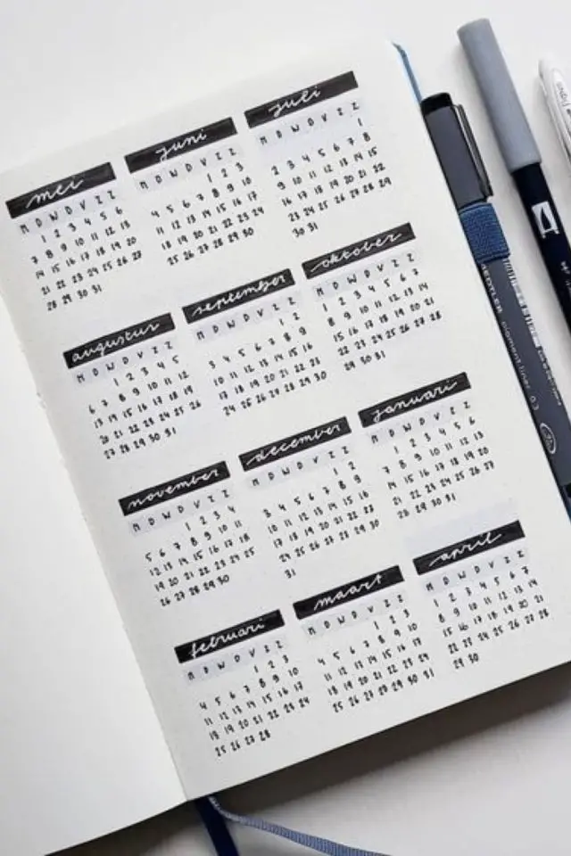 exemple bullet journal nouvelle annee design minimaliste noir et blanc calendrier année