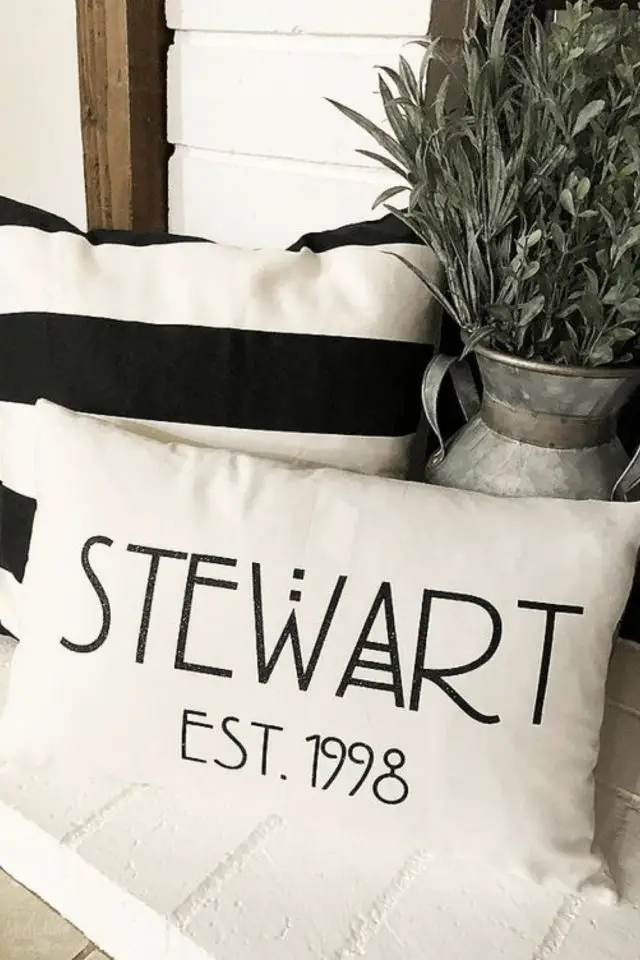 exemple deco personnalisee cricut coussin prénom transfert sur textile jolie typographie