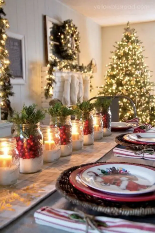 exemple deco table noel traditionnel grande table familiale blanche et rouge photophore DIY