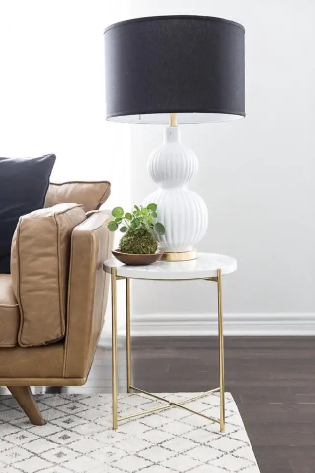 lampe a poser idee decoration bout de canapé marbre et laiton élégant
