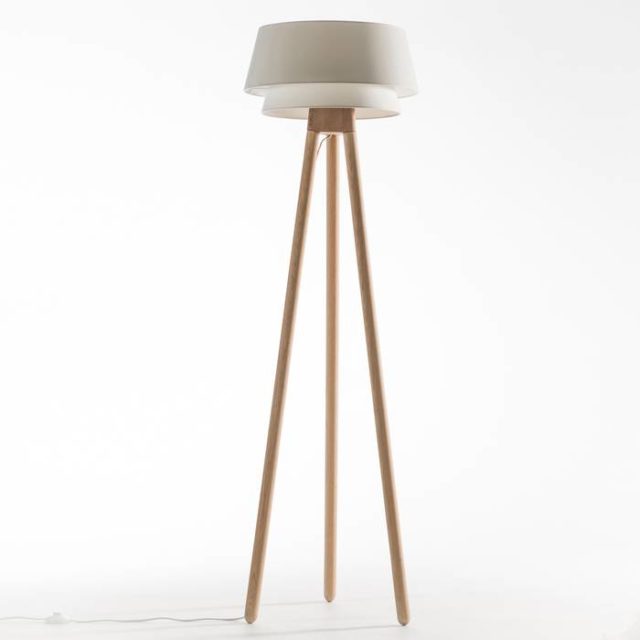 deco minimaliste chaleureux soldes Pied de lampadaire en chêne tripode