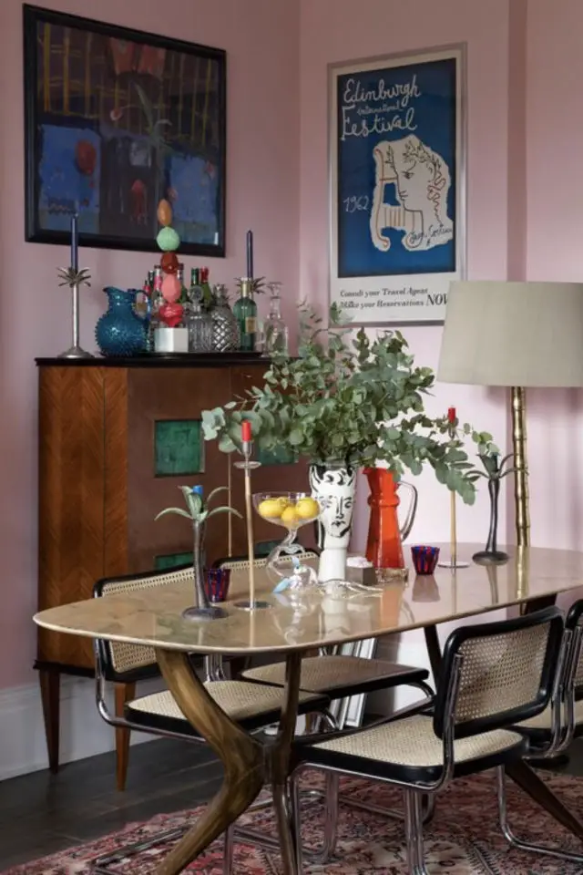 exemple salle a manger hyper coloree abiance vintage chic chaise cannage et inox peinture rose