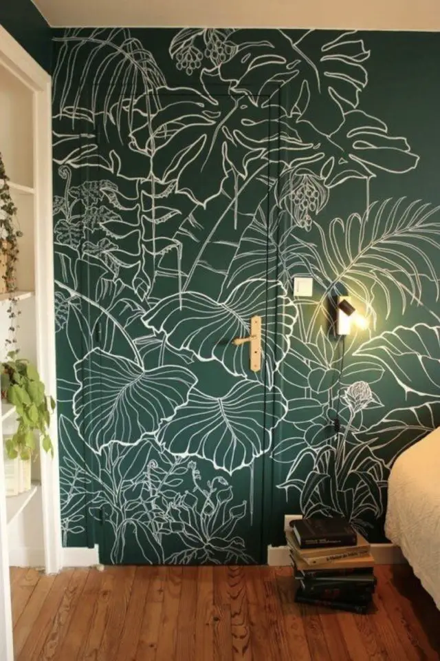 fresque murale moderne a copier fond vert motif bégétal plantes tropicales peinture blanche