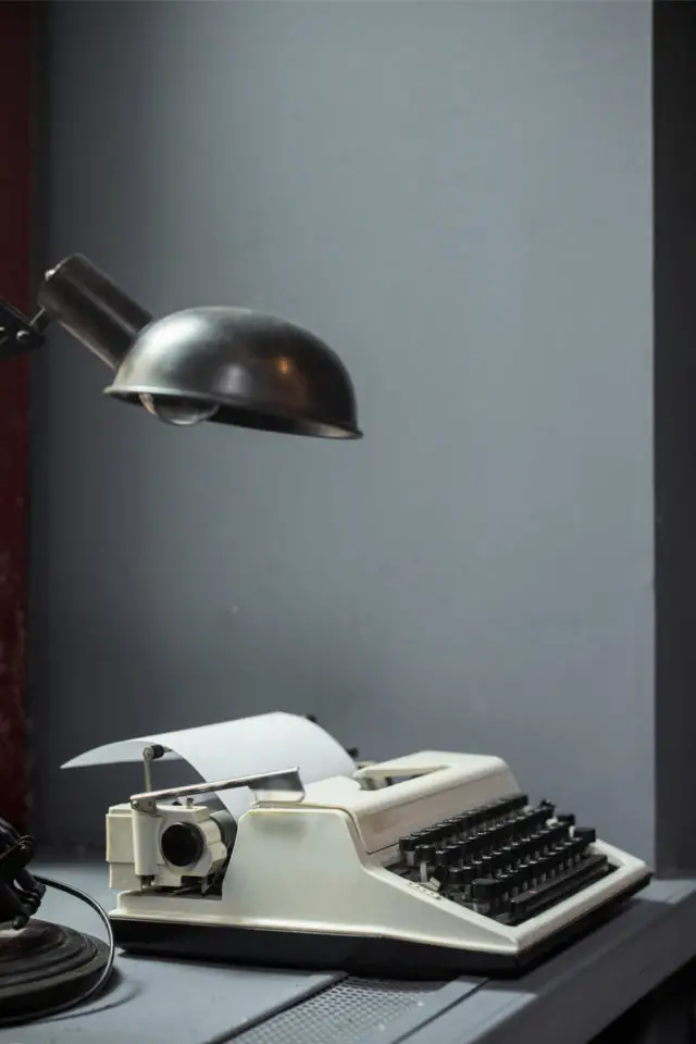 lampe de bureau tendance flexible pratique confort métal noir