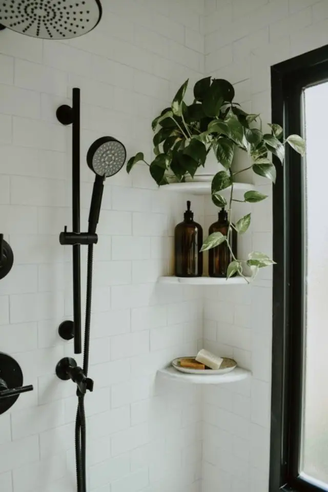 plantes salle de bain moins mais mieux douche étagère angle style moderne