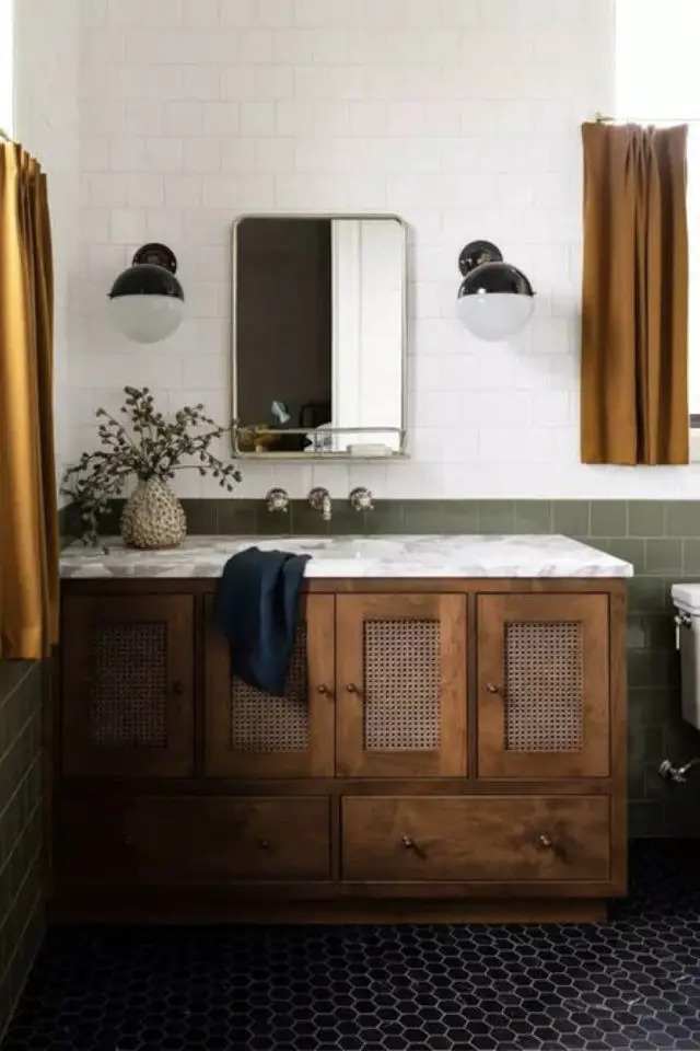 plantes salle de bain moins mais mieux meuble vasque en bois style rétro miroir barbier