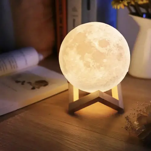 soldes salon hygge petits prix Maisons du Monde Lampe à poser pleine lune 64,99 € 44,99 € 