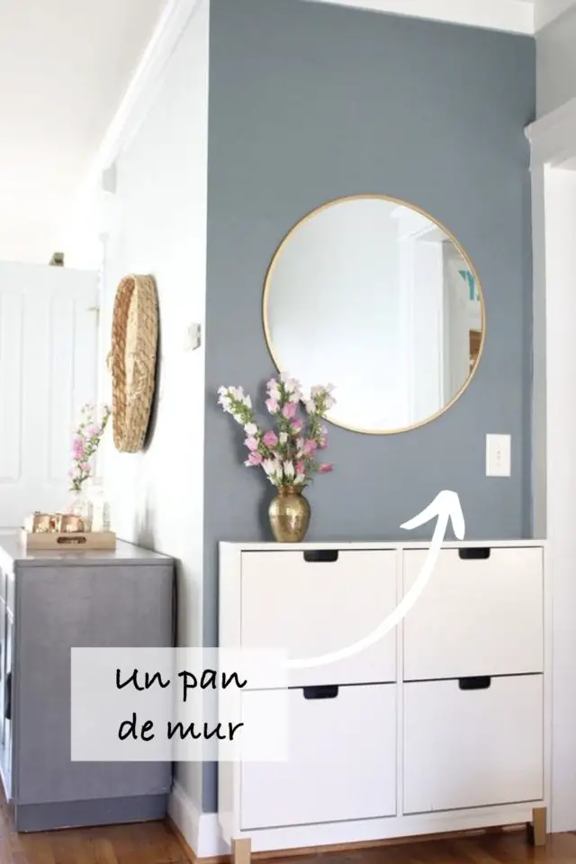comment utiliser couleurs petite entree pan de mur calme bleu meuble à chaussure blanc miroir rond
