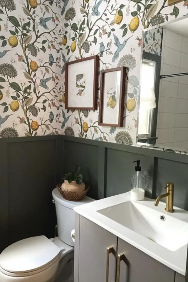 exemple soubassement lambris salle de bain papier peint floral cottage anglais vert élégance