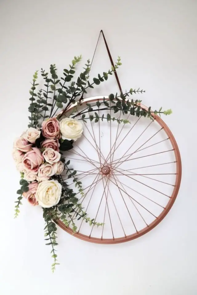 bricolage diy recup decoration roue de vélon déco murale tendance fleur original