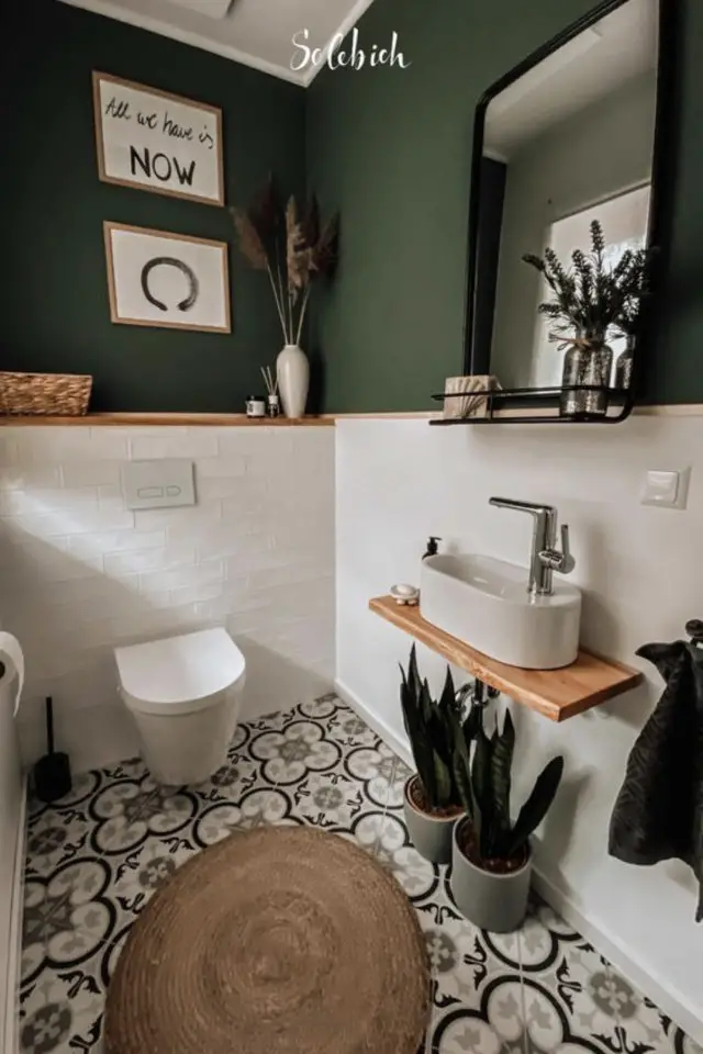 decoration toilettes salle de bain exemple couleur vert sauge carreaux de ciment