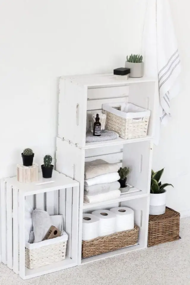 exemple recyclage deco DIY cagette en bois peinte en blanc rangement appoint salle de bain