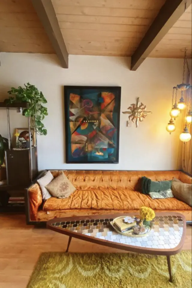 exemple salon eclectique canape couleur vuir naturel orange table basse mid century moderne vintage