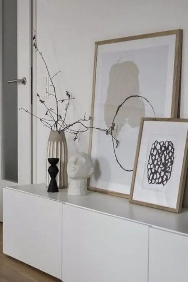 interieur cosy et minimaliste exemple dessus buffet affiches encadrées moderne vase