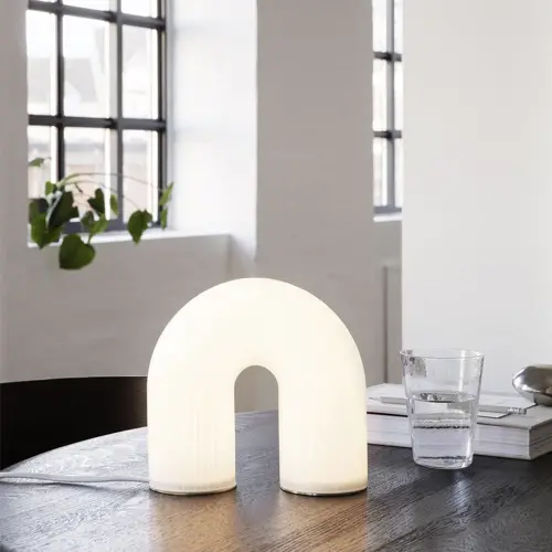 ou trouver luminaire minimalisme design Lampe Vuelta forme u arc en ciel