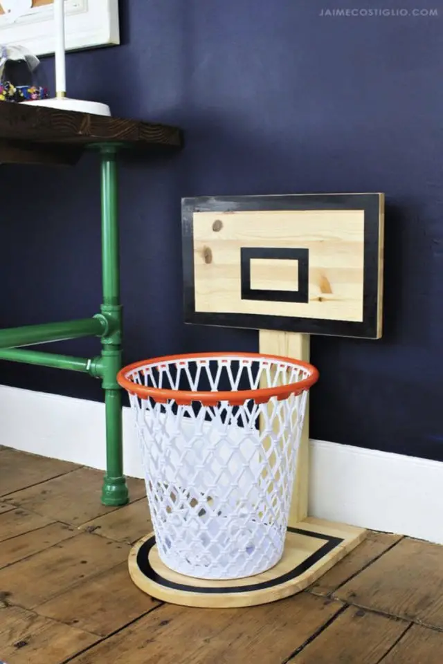 recup decoration pas cher idee corbeille à papier transformée en panier de basket déco bureau