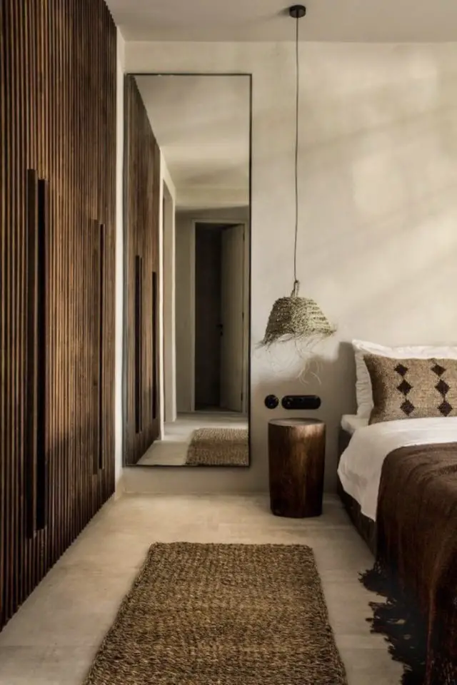 relooker chambre adulte exemple épuré dressin porte ne bois sombre descente de lit simple naturelle suspension bambou tressé