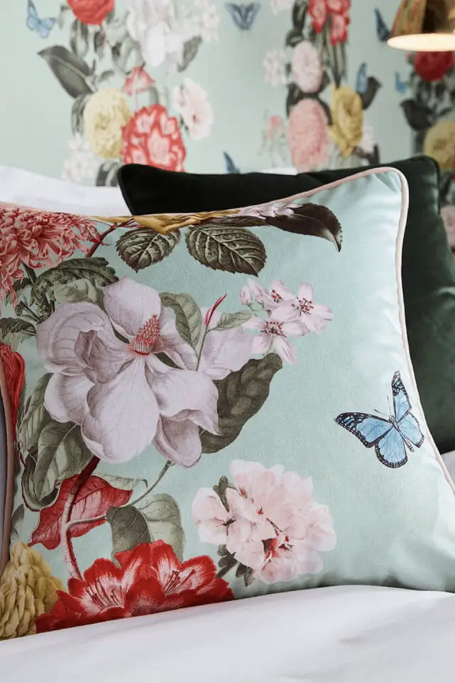 coussin textile printemps imprime floral classique grosse fleur