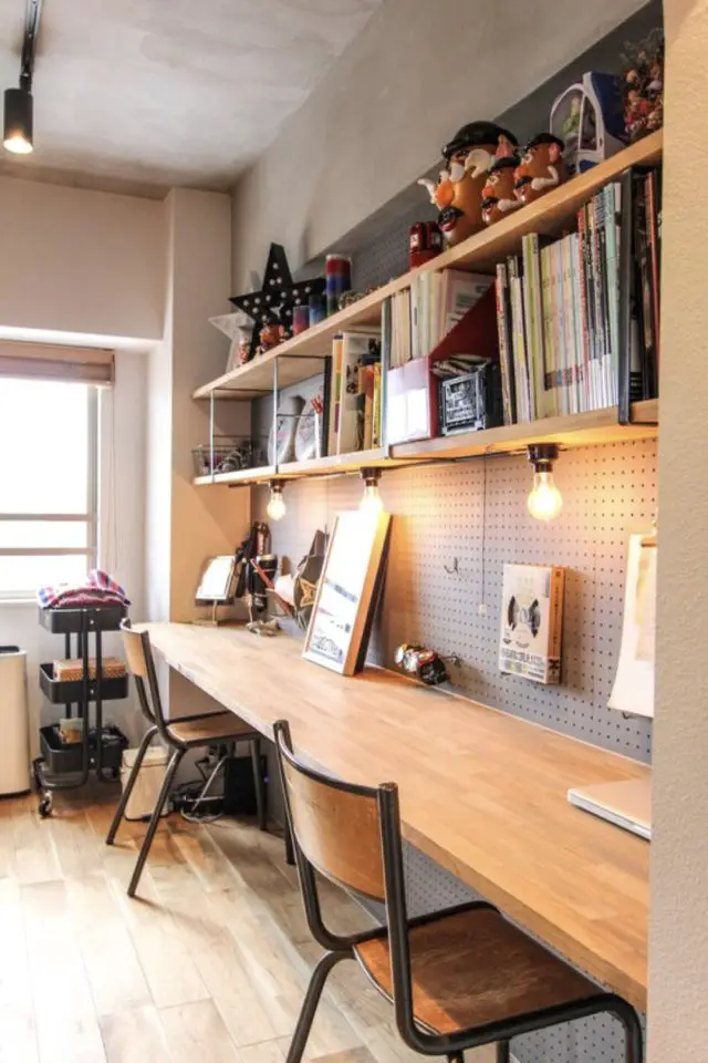 decoration bureau etroit et long exemple crédence pegboard bois étagère chaises école