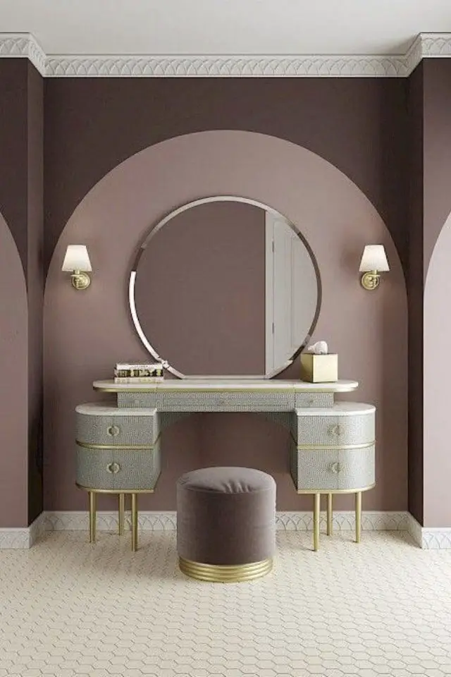 exemple arche peinture miroir rond coiffeuse chambre à coucher couleur parme et prune élégant décor mural chic
