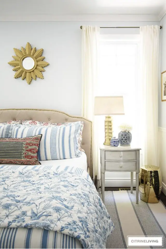 exemple deco chambre lit fleuri bleu et blanc parure classique