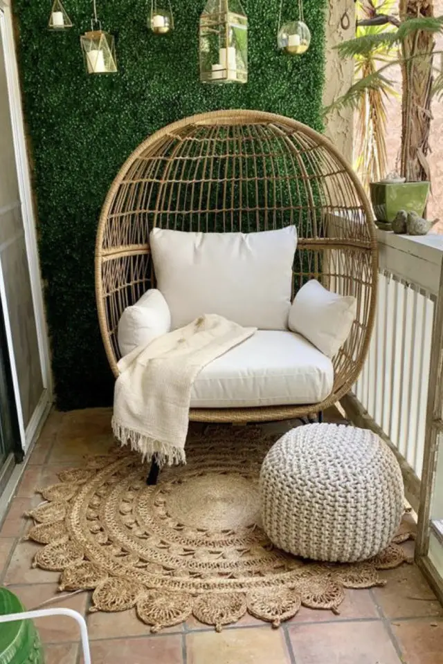 exemple decoration amenagement balcon moderne meuble extérieur outdoor fauteuil egg rotin bambou style boho chic