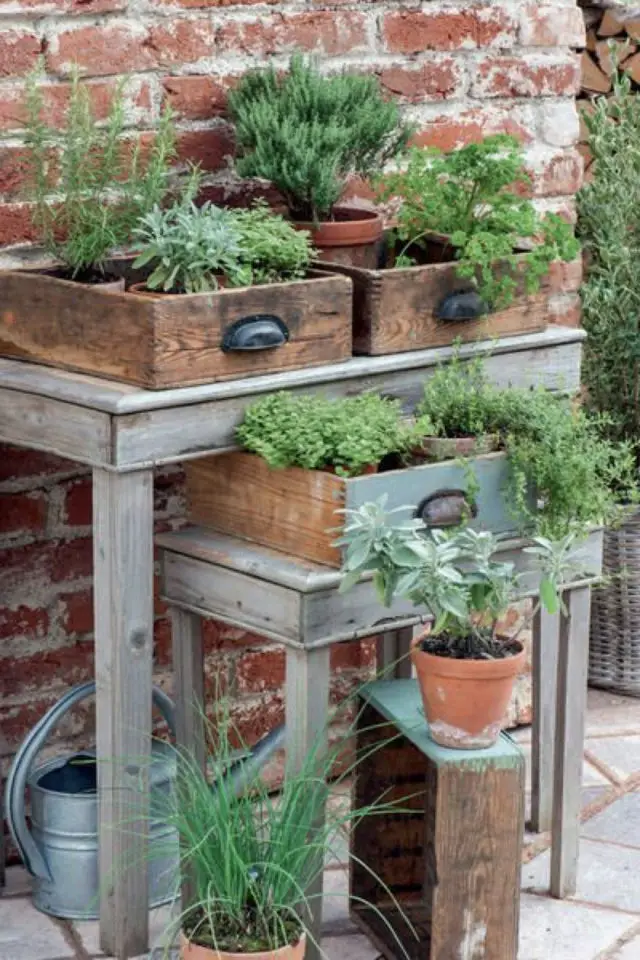 exemple diy recup jardin ancien tiroir de meuble plantes extérieures