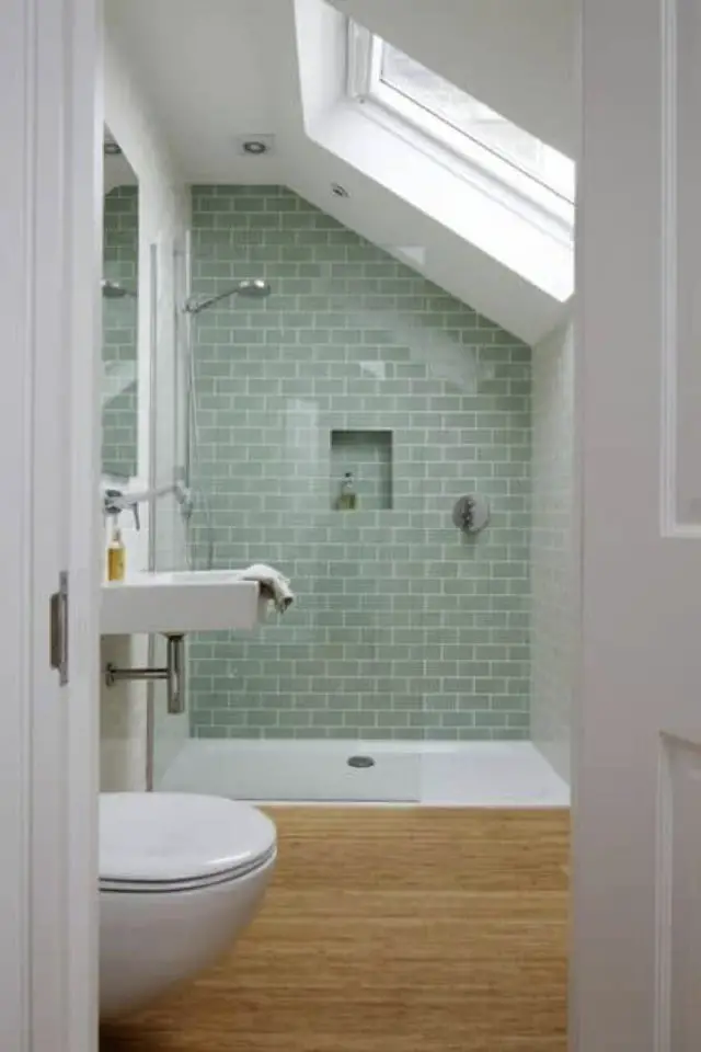 exemple petite salle de bain bleu vert aménagement combles zellige carrelage mural