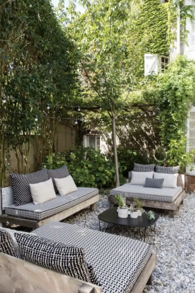 exterieur terrasse gravier exemple salon de jardin pergola moderne