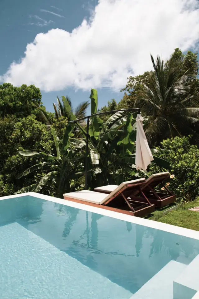 amenagement jardin plus convivial piscine élégante bain de soleil sécurité