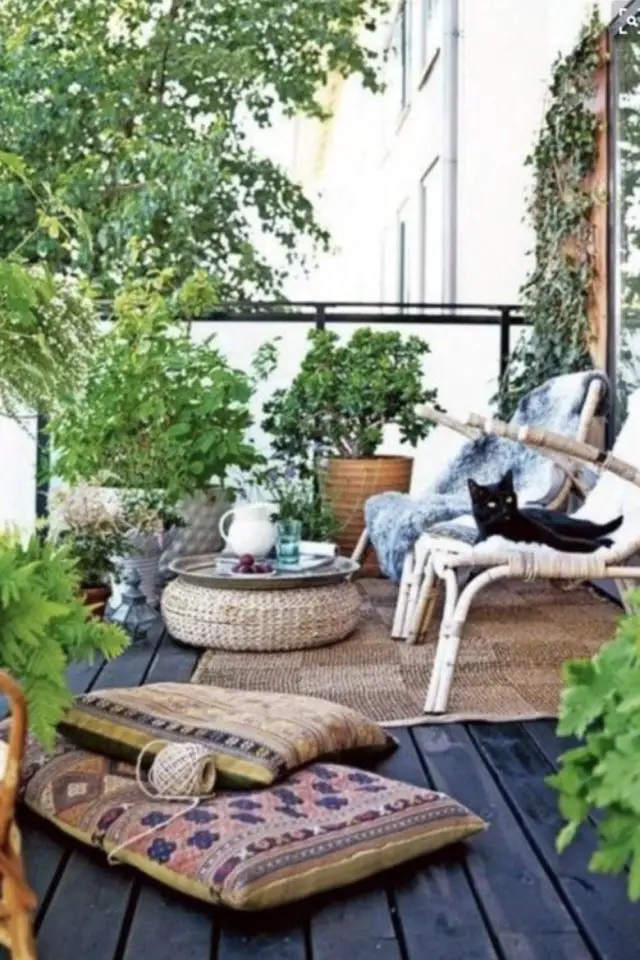 choisir plantes pour balcon moderne arbuste felur en pot meuble en rotin tapis outdoor